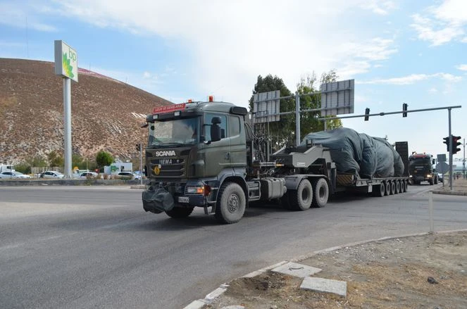 Suriye sınırına tank ve fırtına obüsü sevkiyatı sürüyor